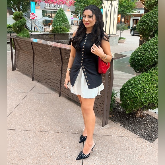 Black Cotton & Linen Crew Neck Sleeveless Button Up Front Longline Vest - Picture 10 of 14